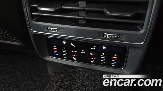 Audi Q7 2021 — Şəkil 18/20
