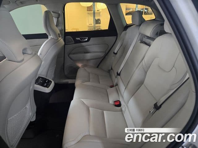 Volvo XC60 2025 — Фото 10/20