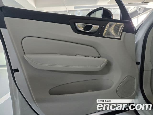 Volvo XC60 2025 — Фото 11/20