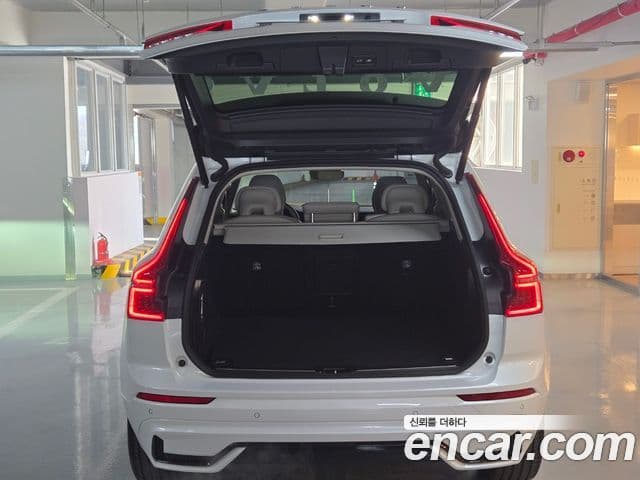 Volvo XC60 2025 — Фото 12/20