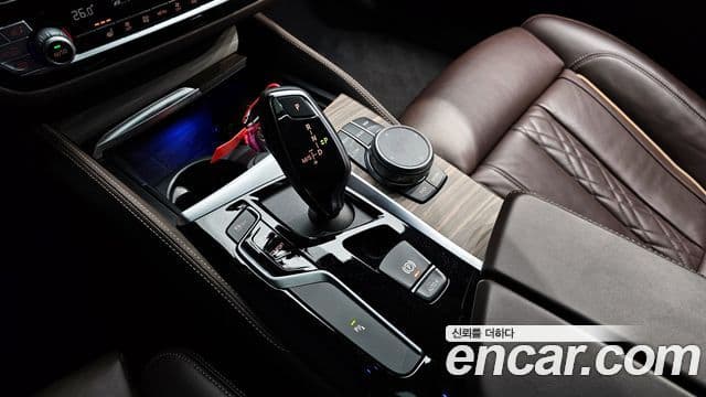 BMW 5 Series 2020 — Şəkil 18/20