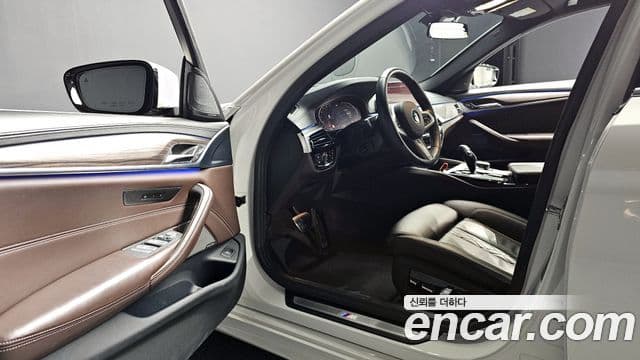 BMW 5 Series 2020 — Şəkil 14/20