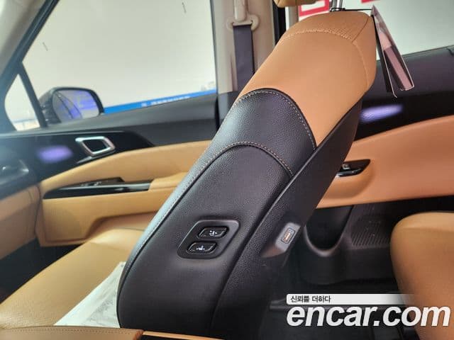 Kia Carnival 2022 — фото 10 из 20