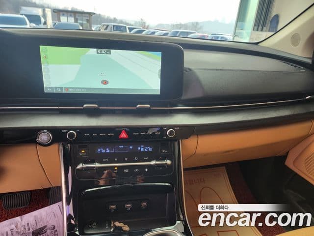 Kia Carnival 2022 — ფოტო 16/20