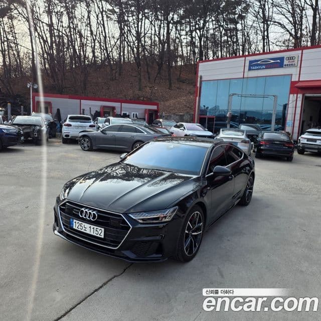 Audi A7 2021 — ფოტო 13/18