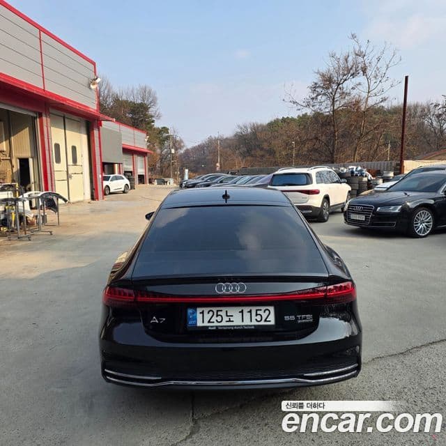 Audi A7 2021 — ფოტო 14/18
