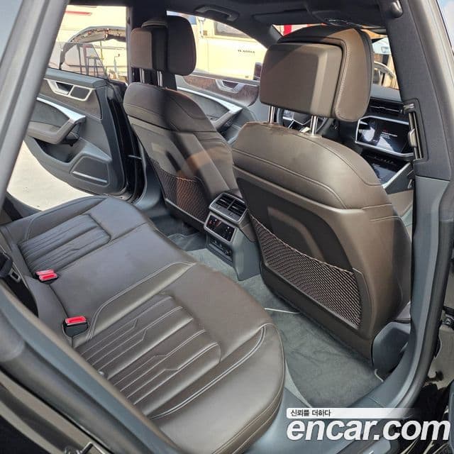 Audi A7 2021 — ფოტო 2/18