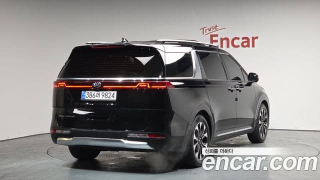 Kia Carnival 2021 — ფოტო 2/20