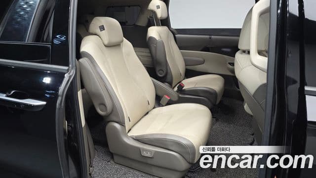 Kia Carnival 2021 — ფოტო 11/20