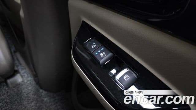 Kia Carnival 2021 — ფოტო 19/20