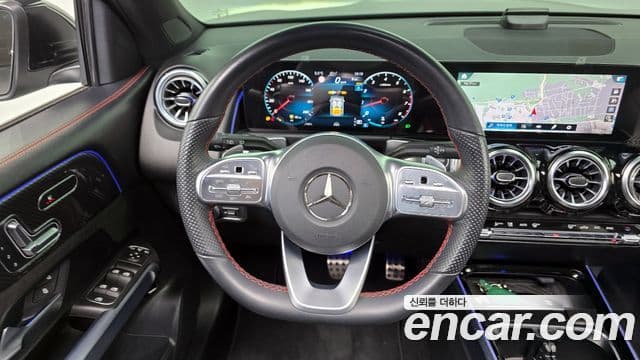 Mercedes-Benz GLB-Class 2023 — ფოტო 14/20