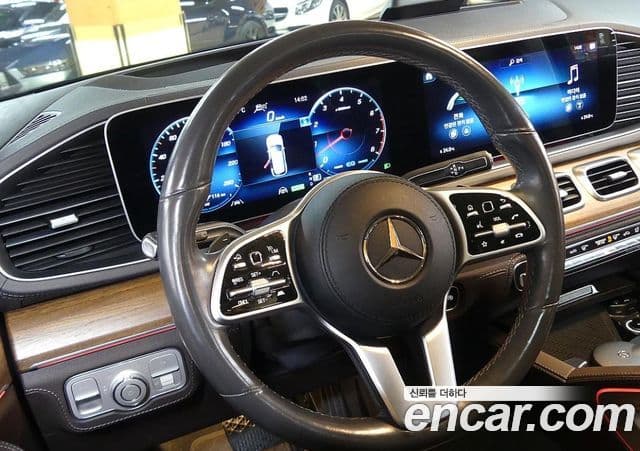 Mercedes-Benz GLE-Class 2020 — ფოტო 14/20
