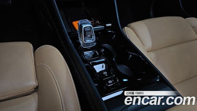 Volvo XC40 2021 — Şəkil 9/20