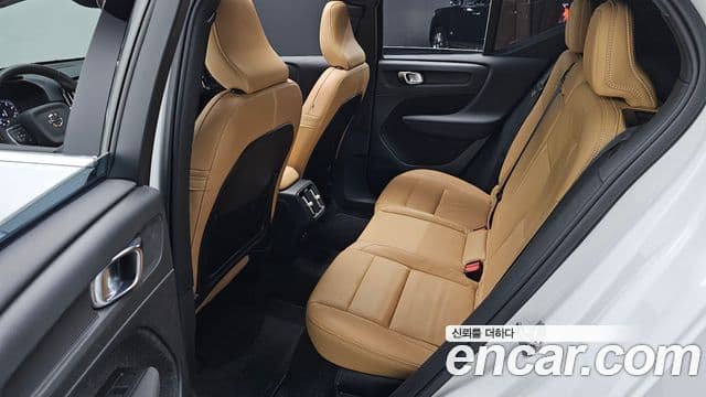 Volvo XC40 2021 — Şəkil 12/20