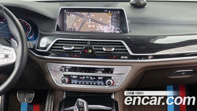 BMW 7 Series 2021 — ფოტო 14/20