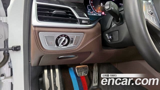 BMW 7 Series 2021 — ფოტო 16/20