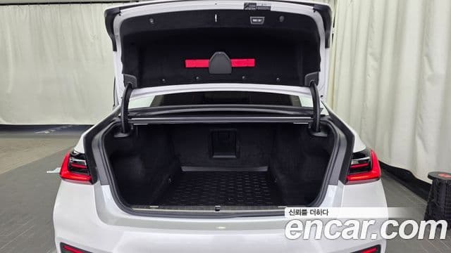 BMW 7 Series 2021 — ფოტო 20/20