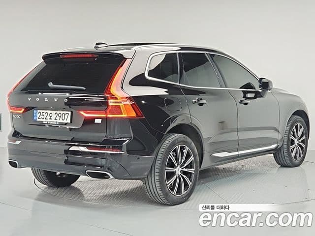 Volvo XC60 2021 — ფოტო 1/20