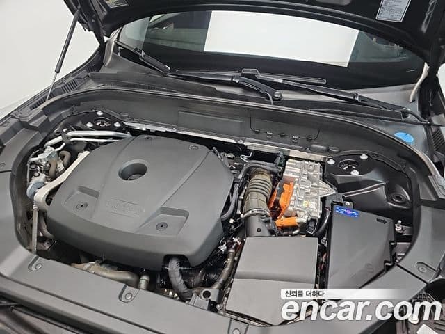 Volvo XC60 2021 — ფოტო 5/20