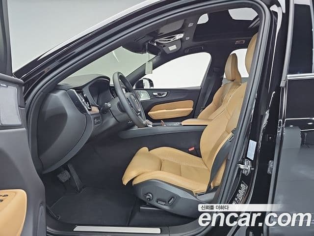 Volvo XC60 2021 — ფოტო 9/20