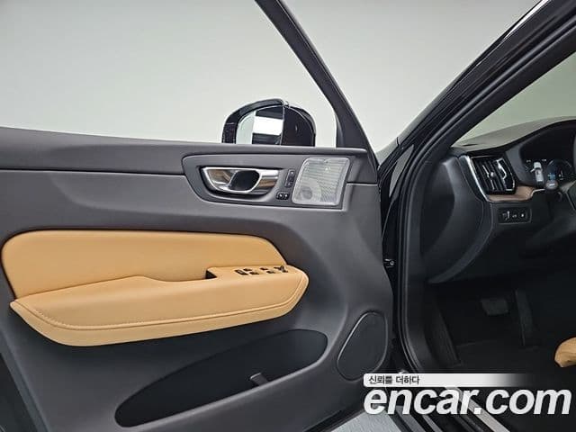 Volvo XC60 2021 — фото 11 из 20