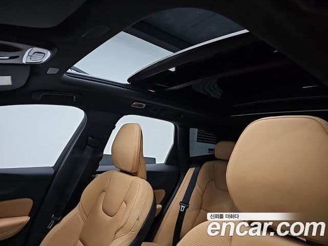 Volvo XC60 2021 — фото 17 из 20