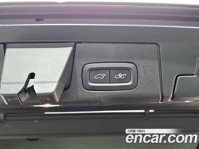 Volvo XC60 2021 — ფოტო 20/20