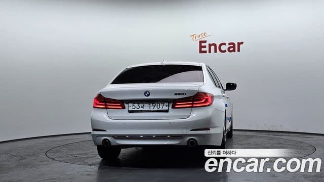 BMW 5 Series 2019 — Şəkil 10/20
