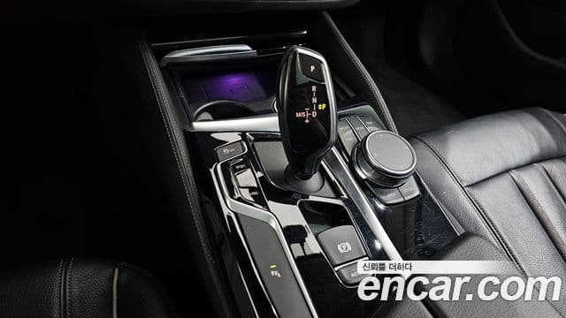 BMW 5 Series 2019 — Şəkil 9/20