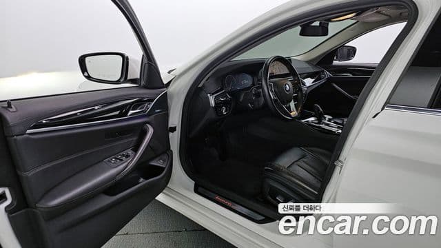 BMW 5 Series 2019 — Şəkil 11/20