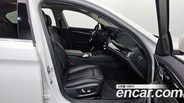BMW 5 Series 2019 — Şəkil 15/20