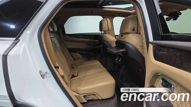 Bentley Bentayga 2022 — Şəkil 12/20