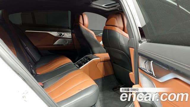 BMW 8 Series 2025 — Фото 11/20