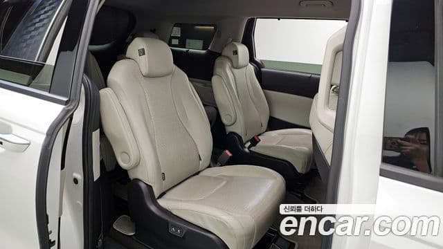 Kia Carnival 2021 — Фото 12/20