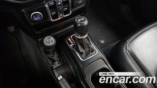 Jeep Wrangler 2022 — Şəkil 7/20