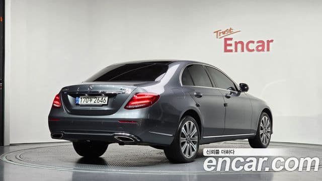 Mercedes-Benz E-Class 2018 — ფოტო 2/20