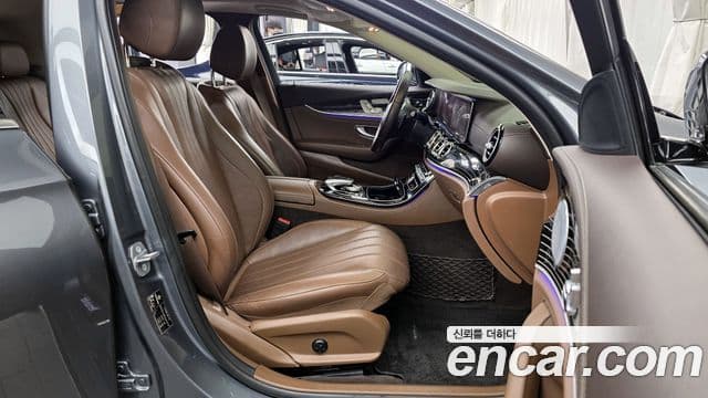 Mercedes-Benz E-Class 2018 — ფოტო 11/20