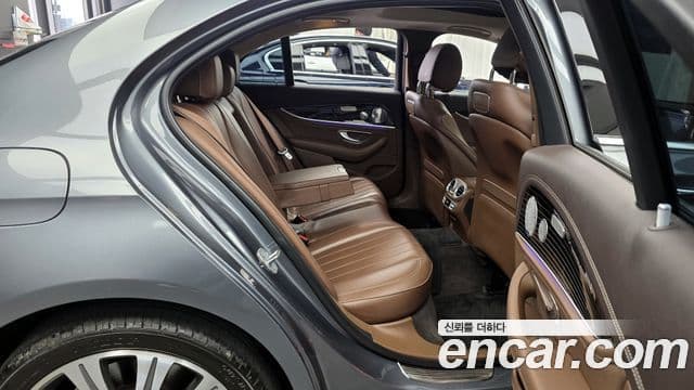 Mercedes-Benz E-Class 2018 — ფოტო 12/20
