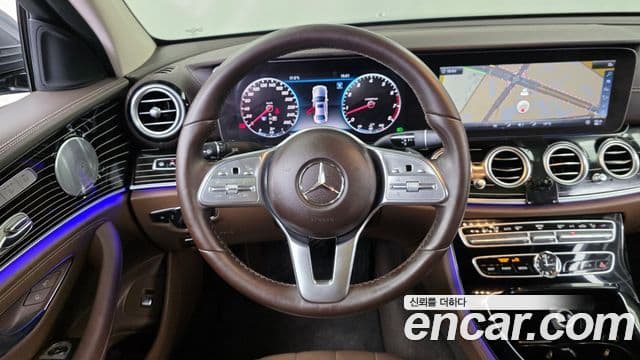 Mercedes-Benz E-Class 2018 — ფოტო 13/20