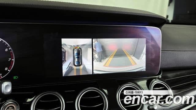 Mercedes-Benz E-Class 2018 — ფოტო 15/20