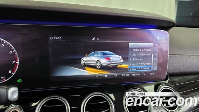 Mercedes-Benz E-Class 2018 — ფოტო 16/20