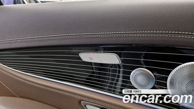 Mercedes-Benz E-Class 2018 — ფოტო 19/20