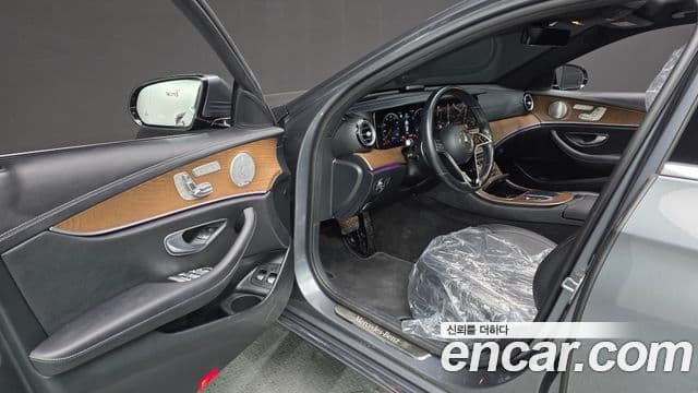 Mercedes-Benz E-Class 2021 — Фото 10/20