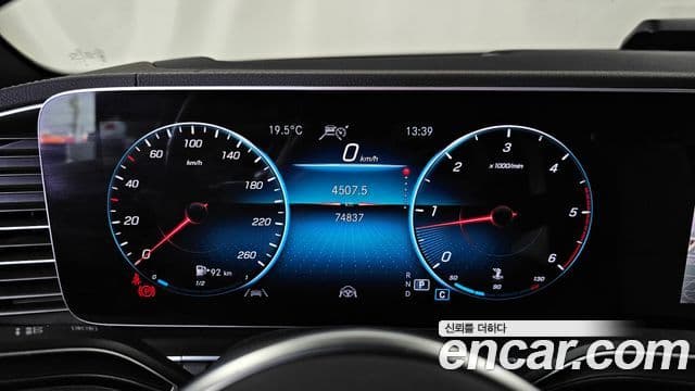 Mercedes-Benz GLE-Class 2023 — ფოტო 8/20