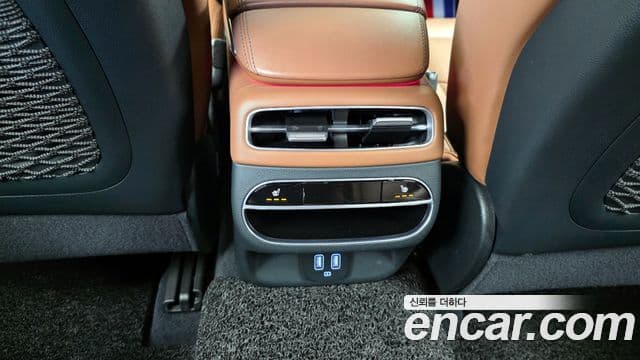Genesis GV70 2021 — Photo 19/20