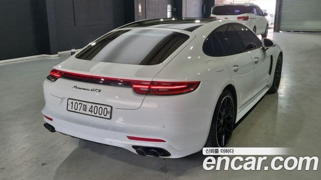 Porsche Panamera 2020 — Şəkil 16/17