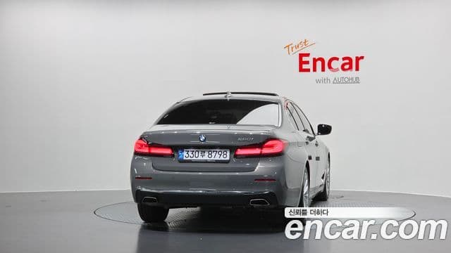 BMW 5 Series 2021 — ფოტო 4/20