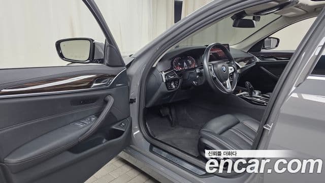 BMW 5 Series 2021 — ფოტო 10/20