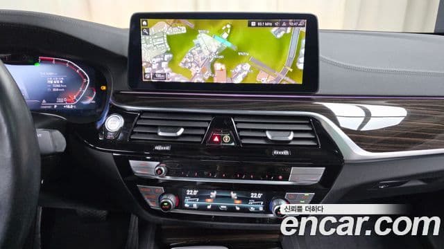 BMW 5 Series 2021 — ფოტო 15/20