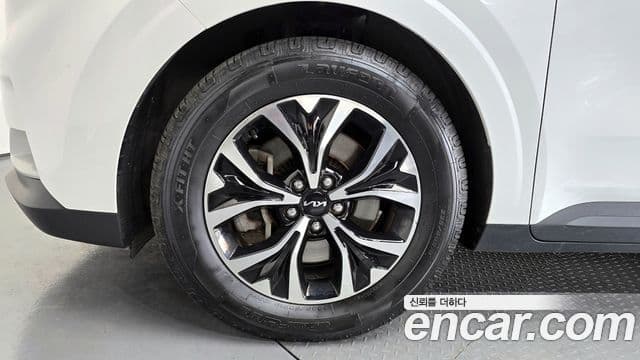 Kia Carnival 2023 — Фото 5/20